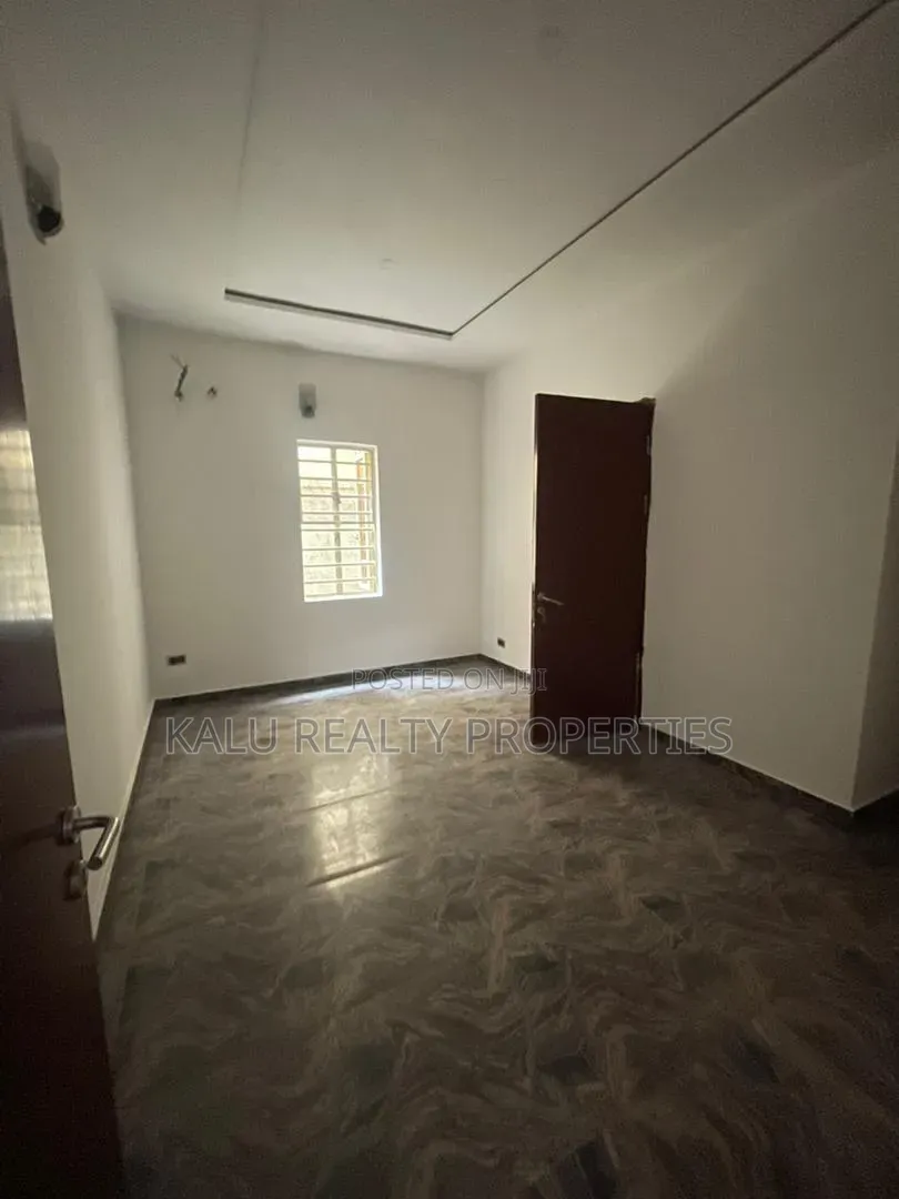 4bdrm Duplex in Chevron for rent in Chevron