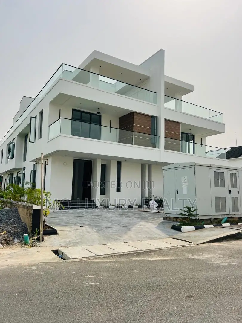 5bdrm Duplex in Ikate for sale in Ikate