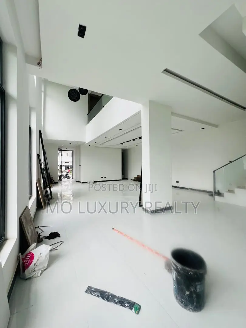 5bdrm Duplex in Ikate for sale in Ikate