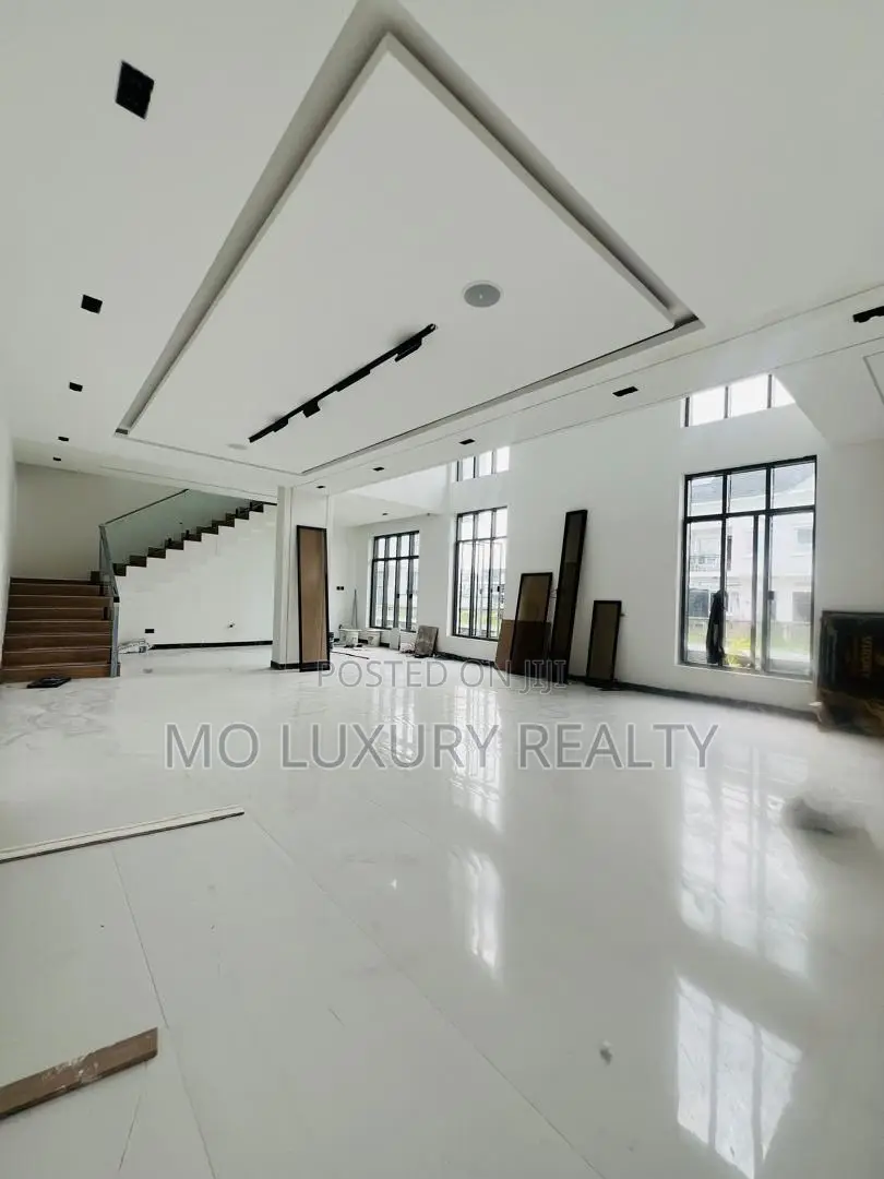 5bdrm Duplex in Ikate for sale in Ikate