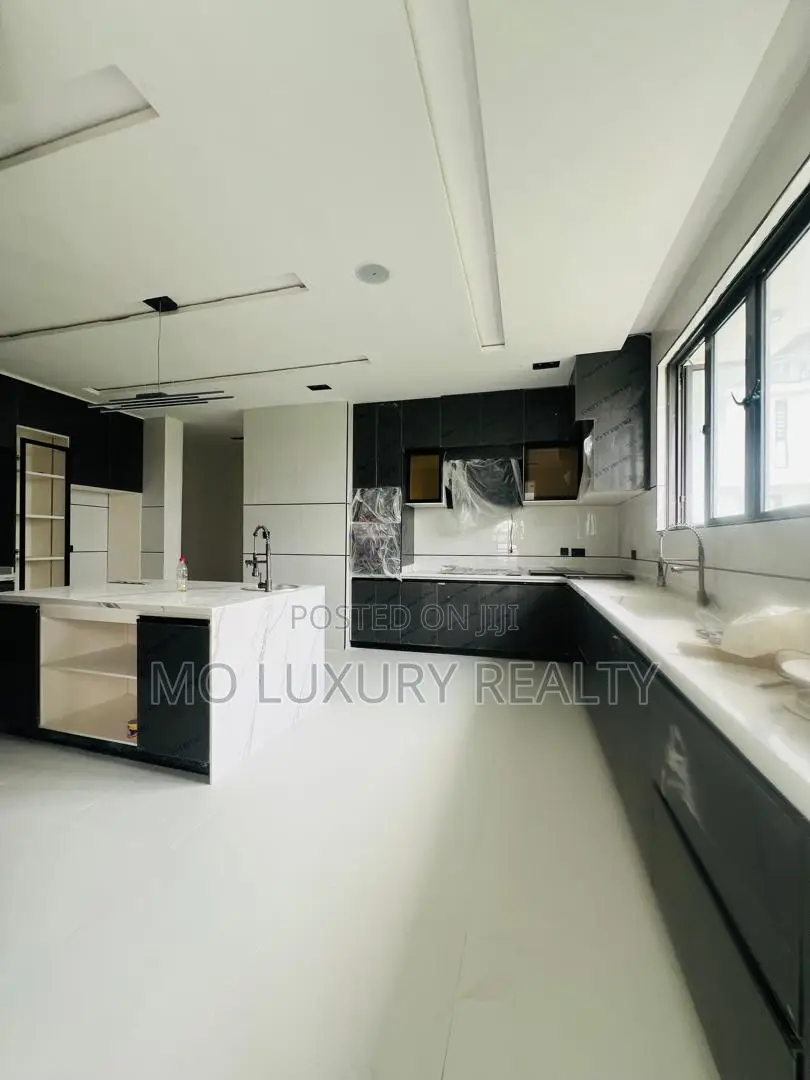 5bdrm Duplex in Ikate for sale in Ikate
