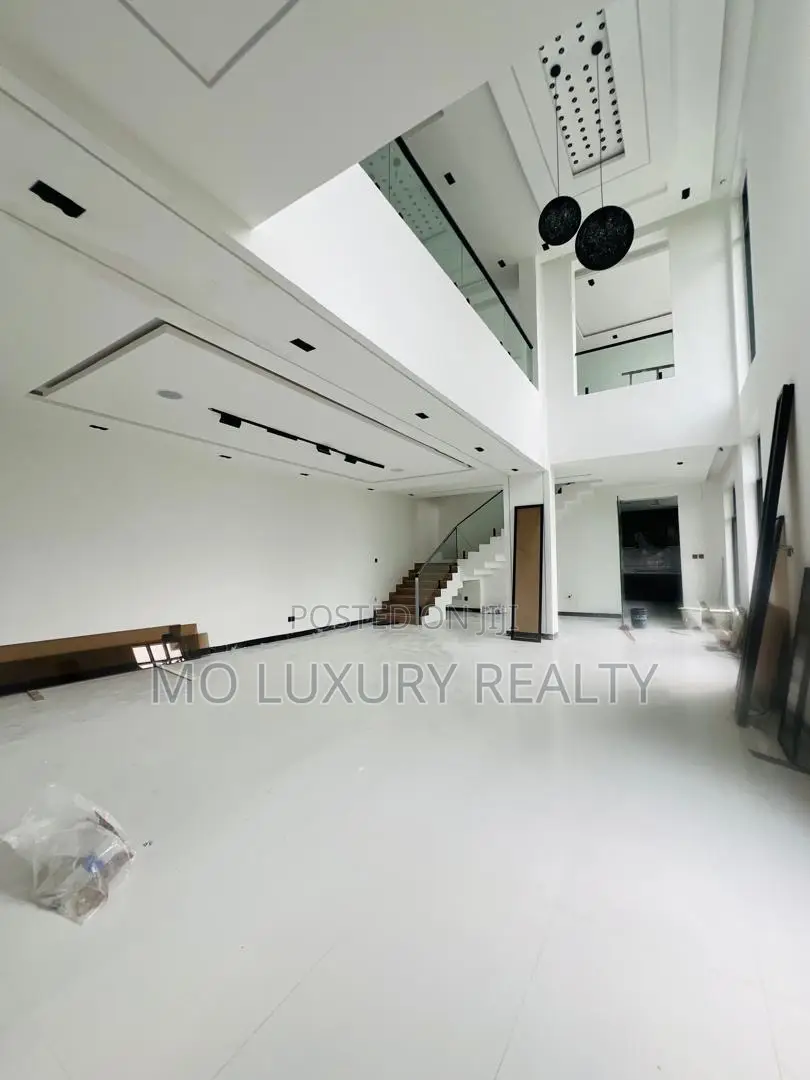 5bdrm Duplex in Ikate for sale in Ikate