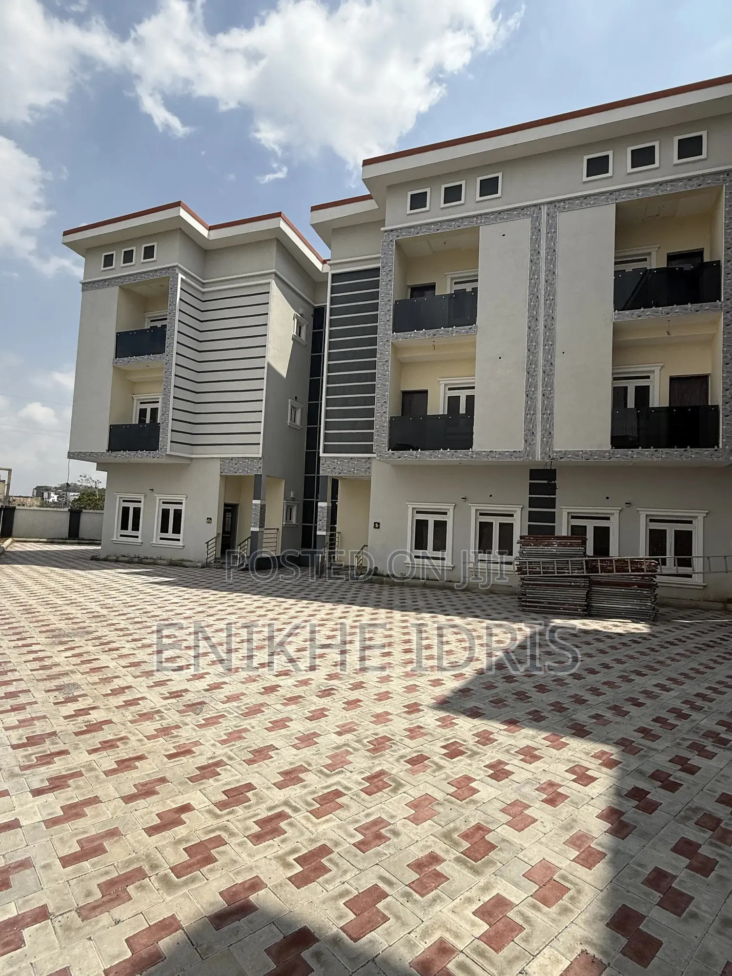 4bdrm Townhouse/Terrace in Guzape Main for sale in Guzape District