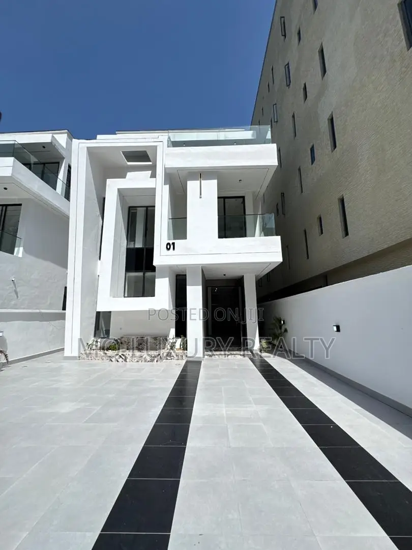 5bdrm Duplex in Lekki Phase 1 for sale in Lekki Phase 1