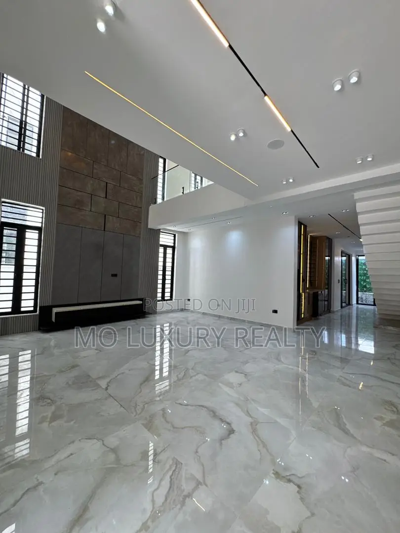 5bdrm Duplex in Lekki Phase 1 for sale in Lekki Phase 1