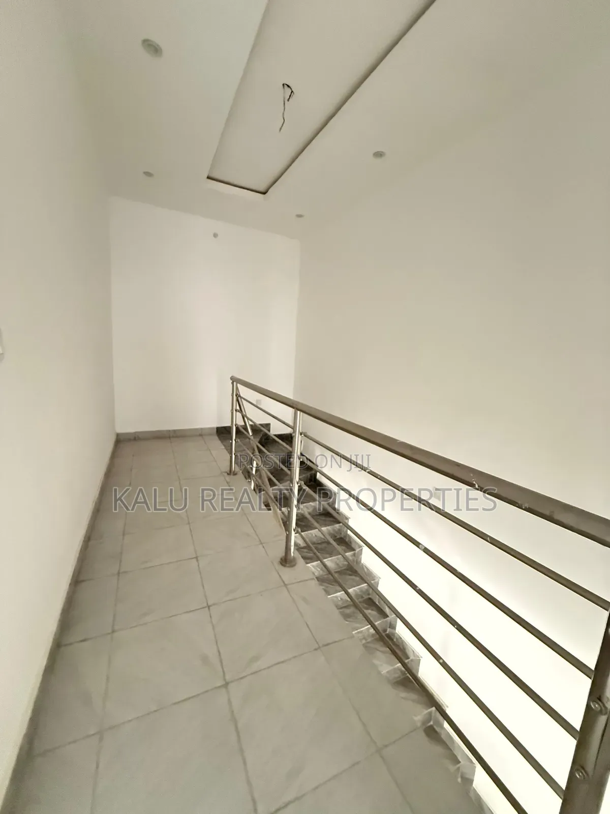 4bdrm Duplex in Ologolo for sale in Ologolo