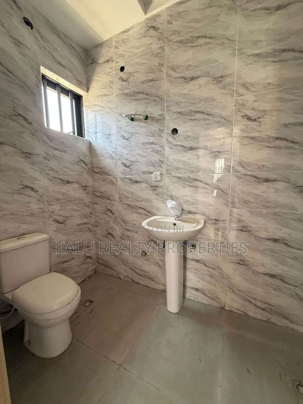 4bdrm Duplex in Ologolo for sale in Ologolo