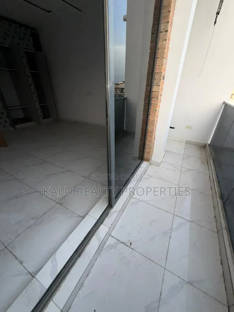 4bdrm Duplex in Ologolo for sale in Ologolo