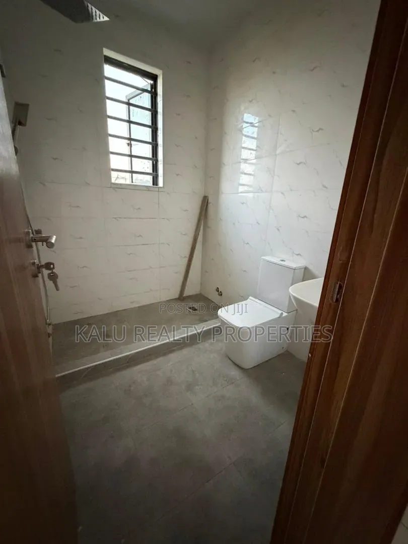 4bdrm Duplex in Ologolo for sale in Ologolo