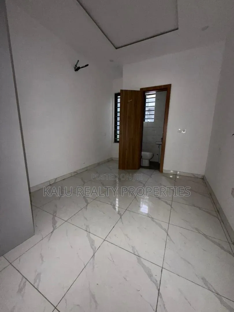 4bdrm Duplex in Ologolo for sale in Ologolo