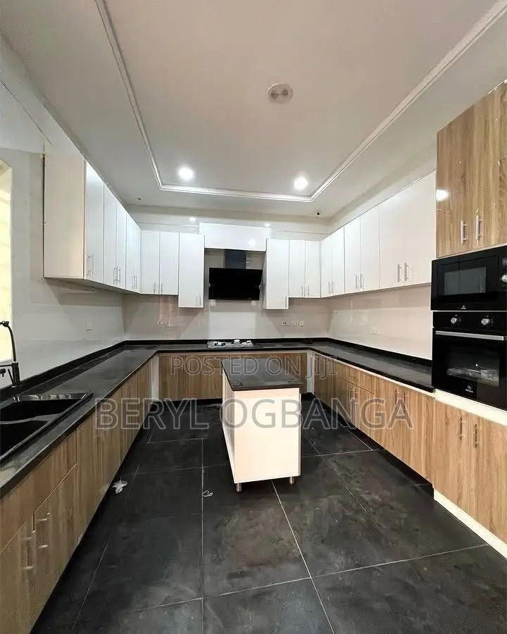 5bdrm Duplex in Lekki Phase 2 for rent in Lekki Phase 2