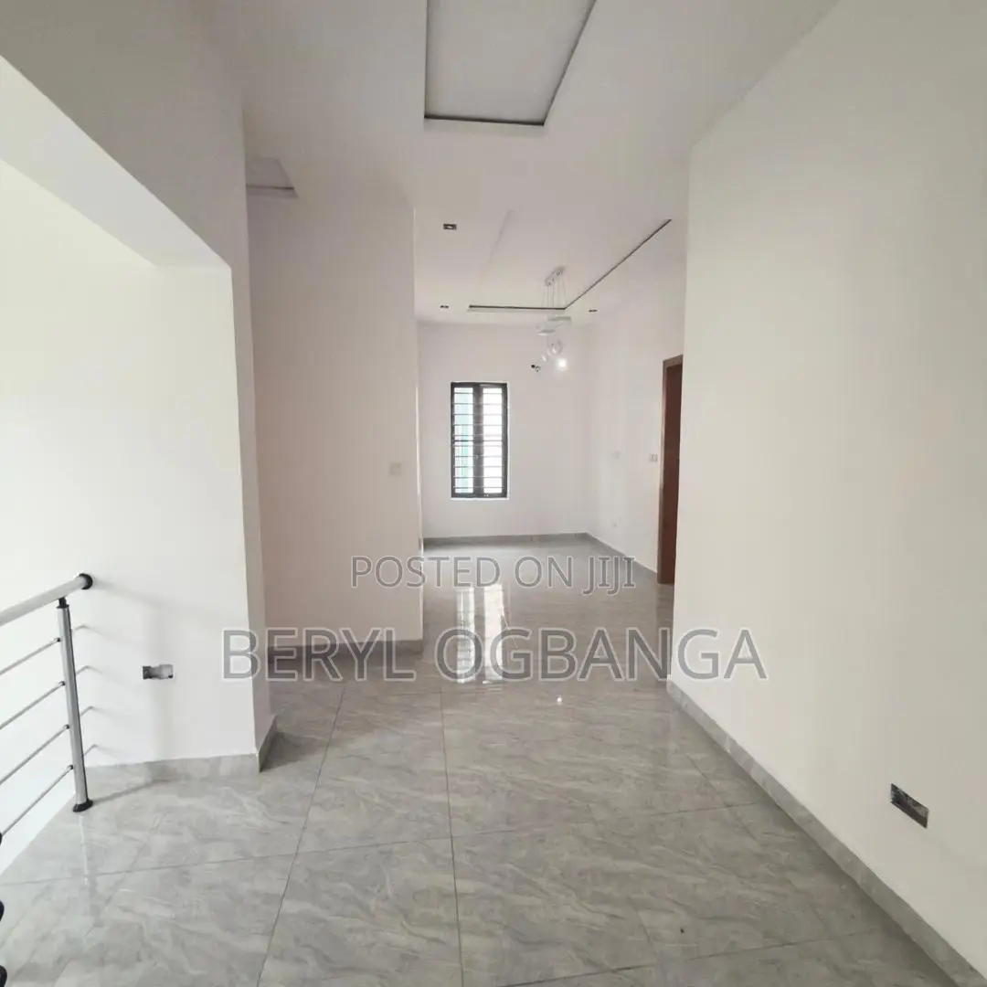5bdrm Duplex in Ikota for rent in Ikota