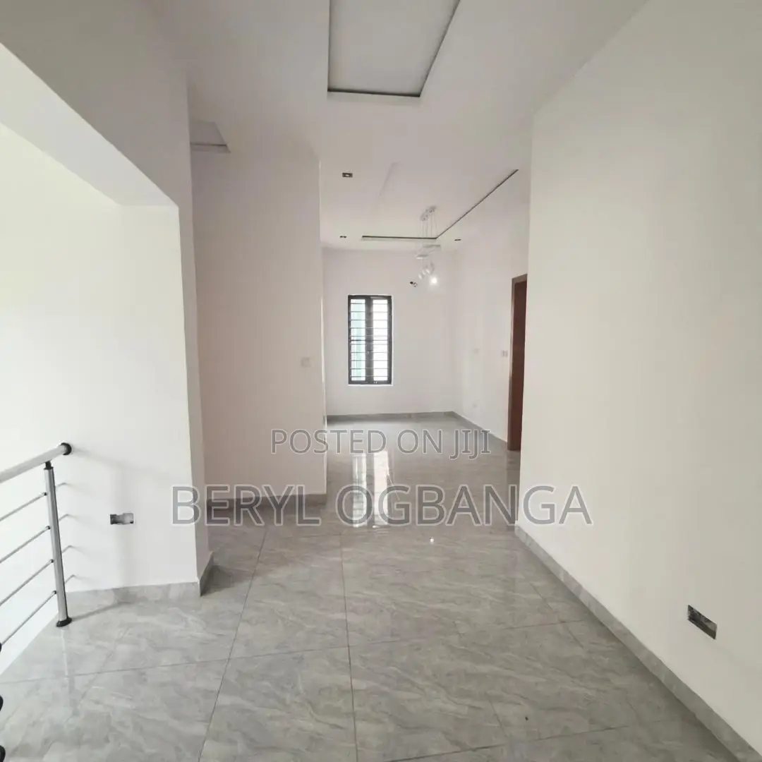 5bdrm Duplex in Ikota for rent in Ikota