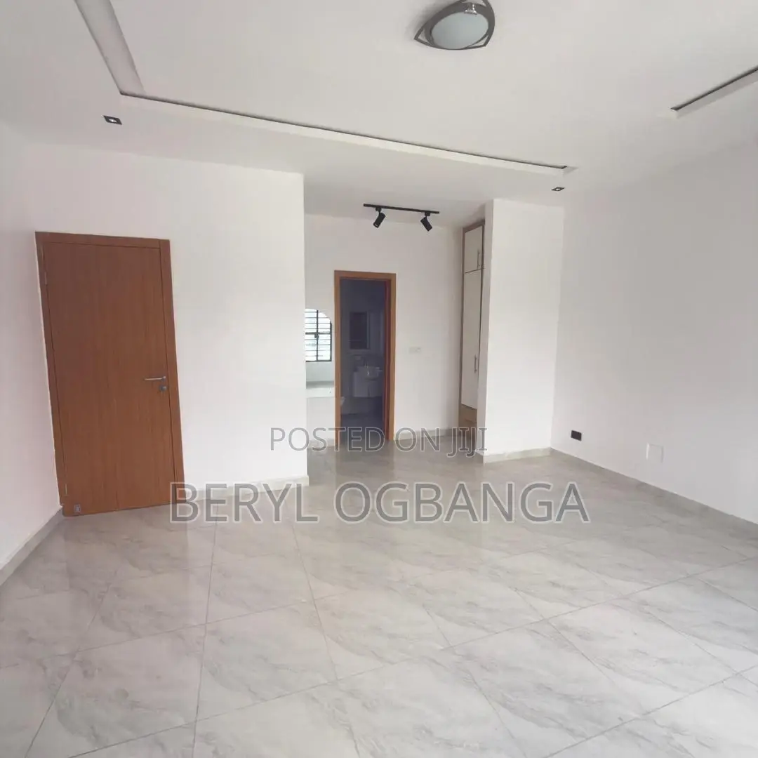 5bdrm Duplex in Ikota for rent in Ikota