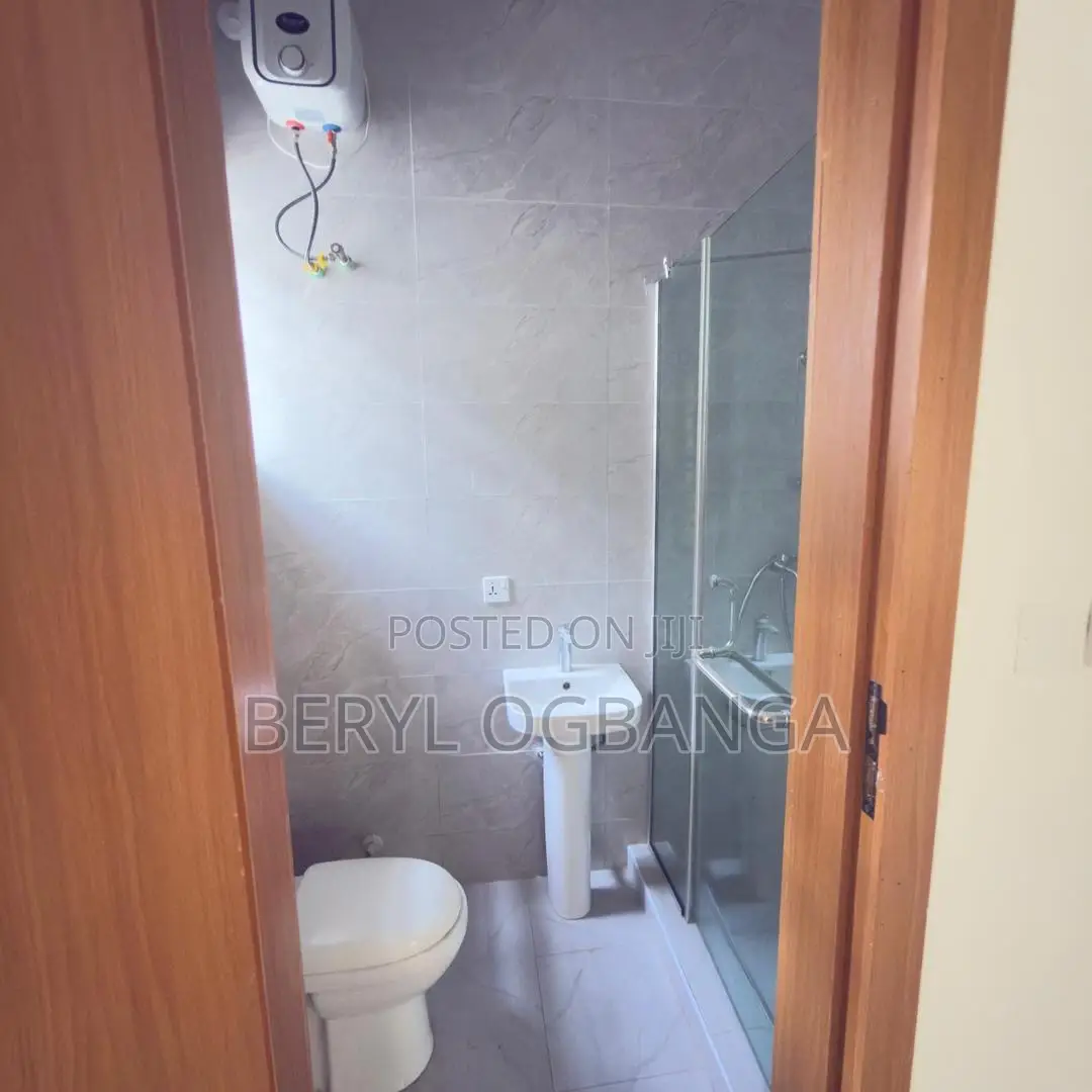 5bdrm Duplex in Ikota for rent in Ikota