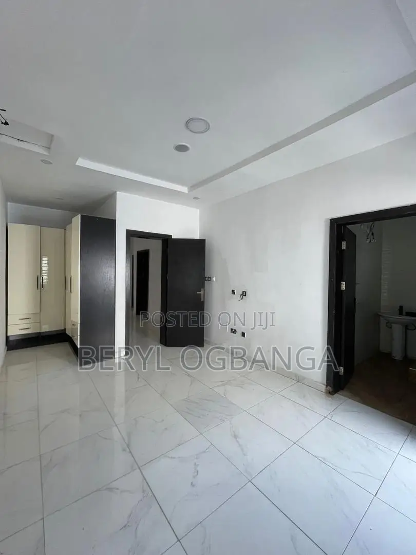 5bdrm Duplex in Ikota for rent in Ikota