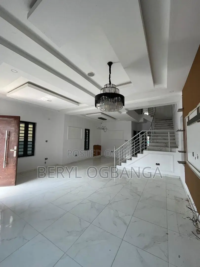 5bdrm Duplex in Ikota for rent in Ikota