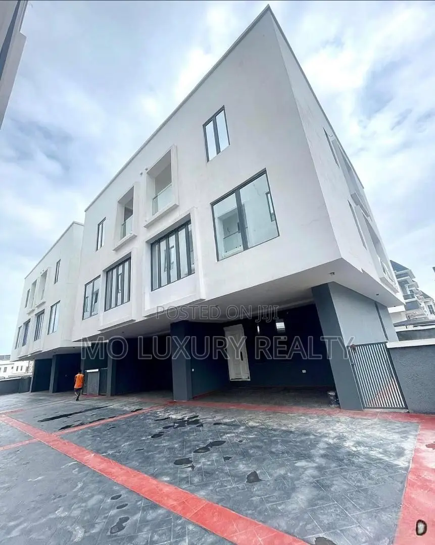 Furnished 5bdrm Townhouse/Terrace in Chevron for sale in Chevron