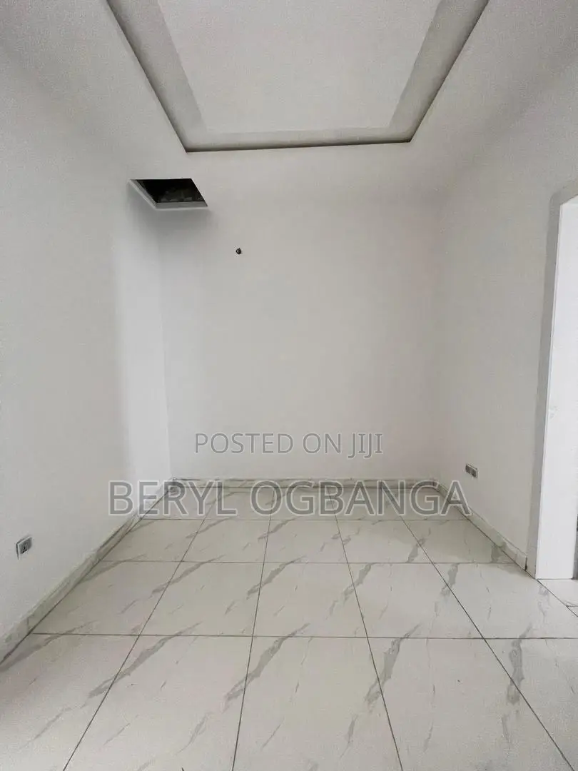 3bdrm Duplex in Ikota for rent in Ikota
