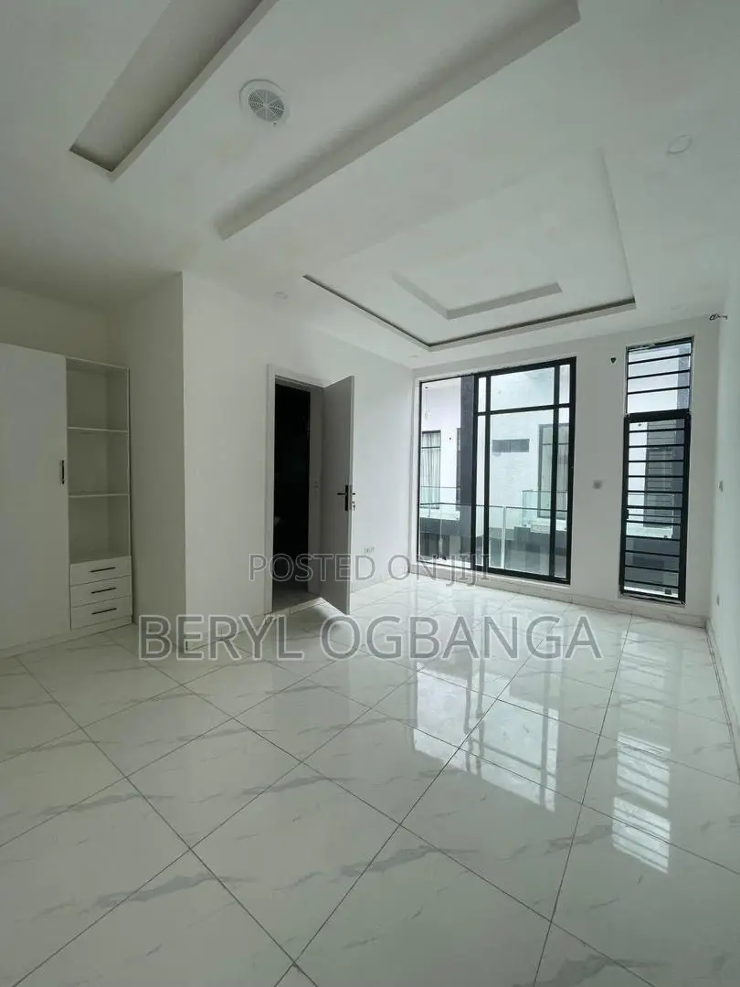 3bdrm Duplex in Ikota for rent in Ikota