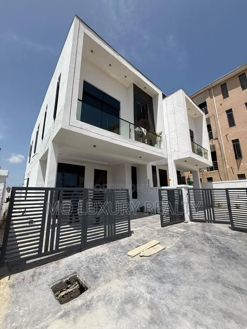 4bdrm Duplex in Ikota for sale in Ikota
