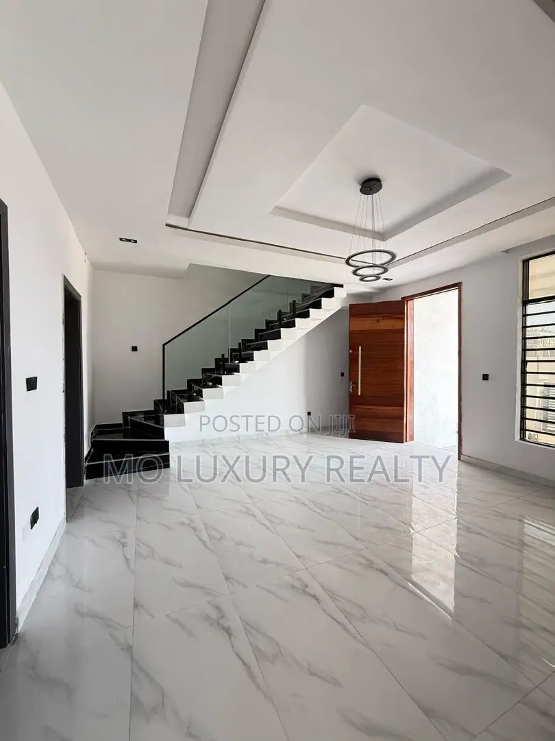 4bdrm Duplex in Ikota for sale in Ikota