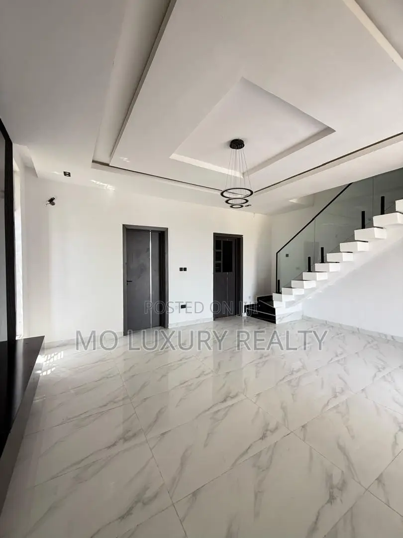 4bdrm Duplex in Ikota for sale in Ikota