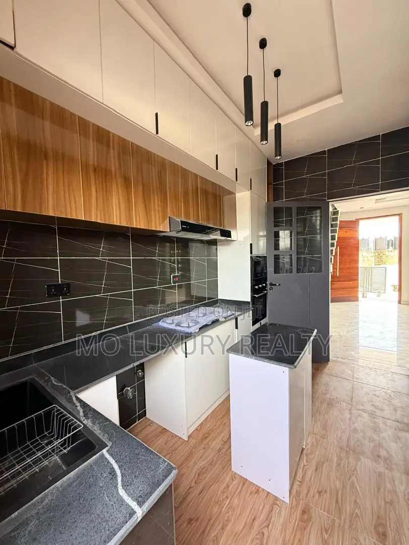 4bdrm Duplex in Ikota for sale in Ikota