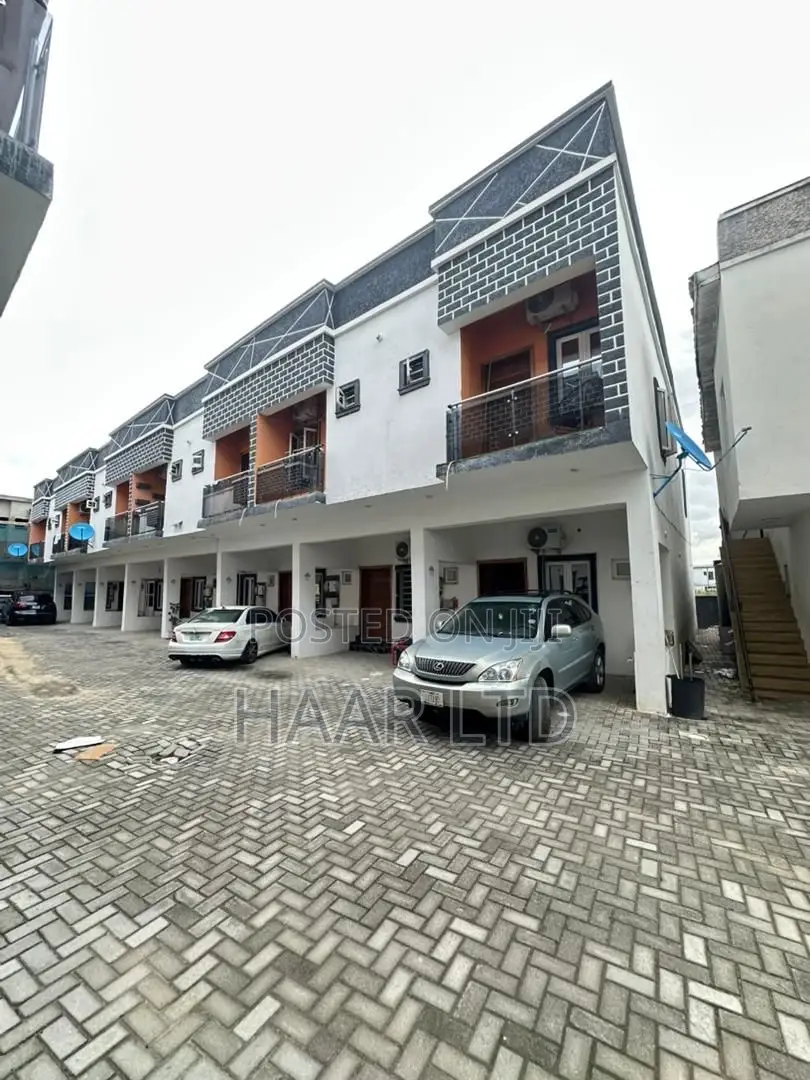 Furnished 3bdrm Duplex in Ikota for sale in Ikota