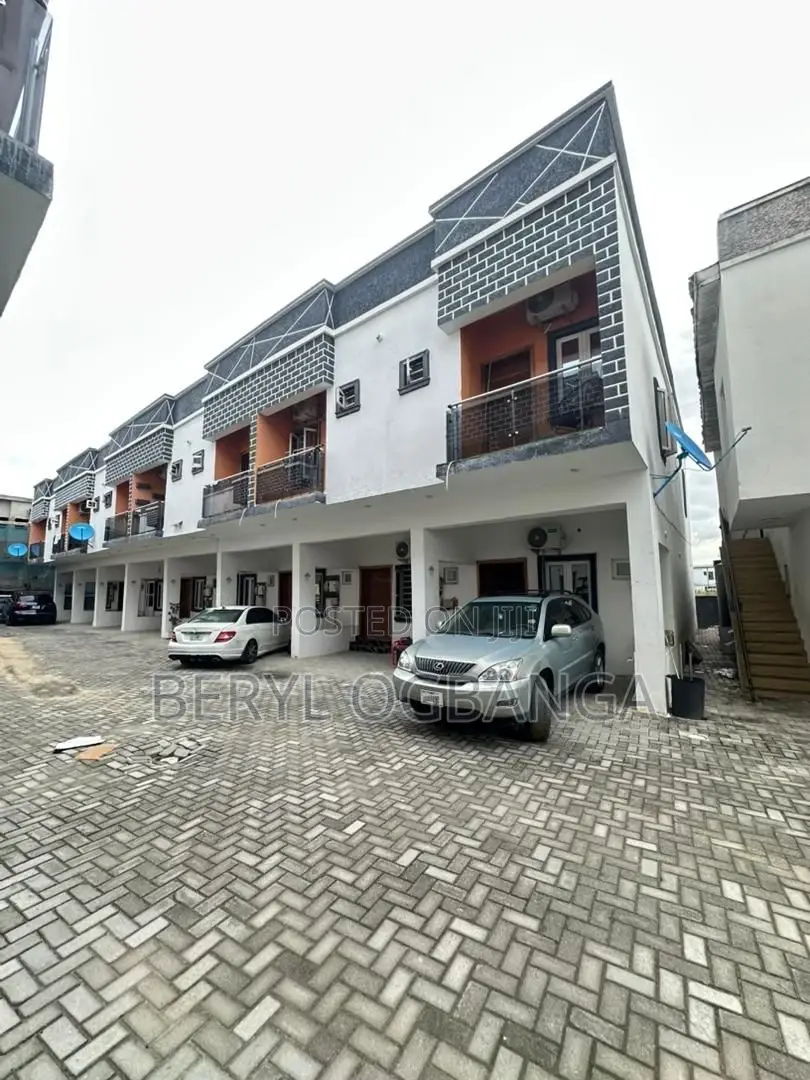 Furnished 3bdrm Duplex in Ikota for sale in Ikota