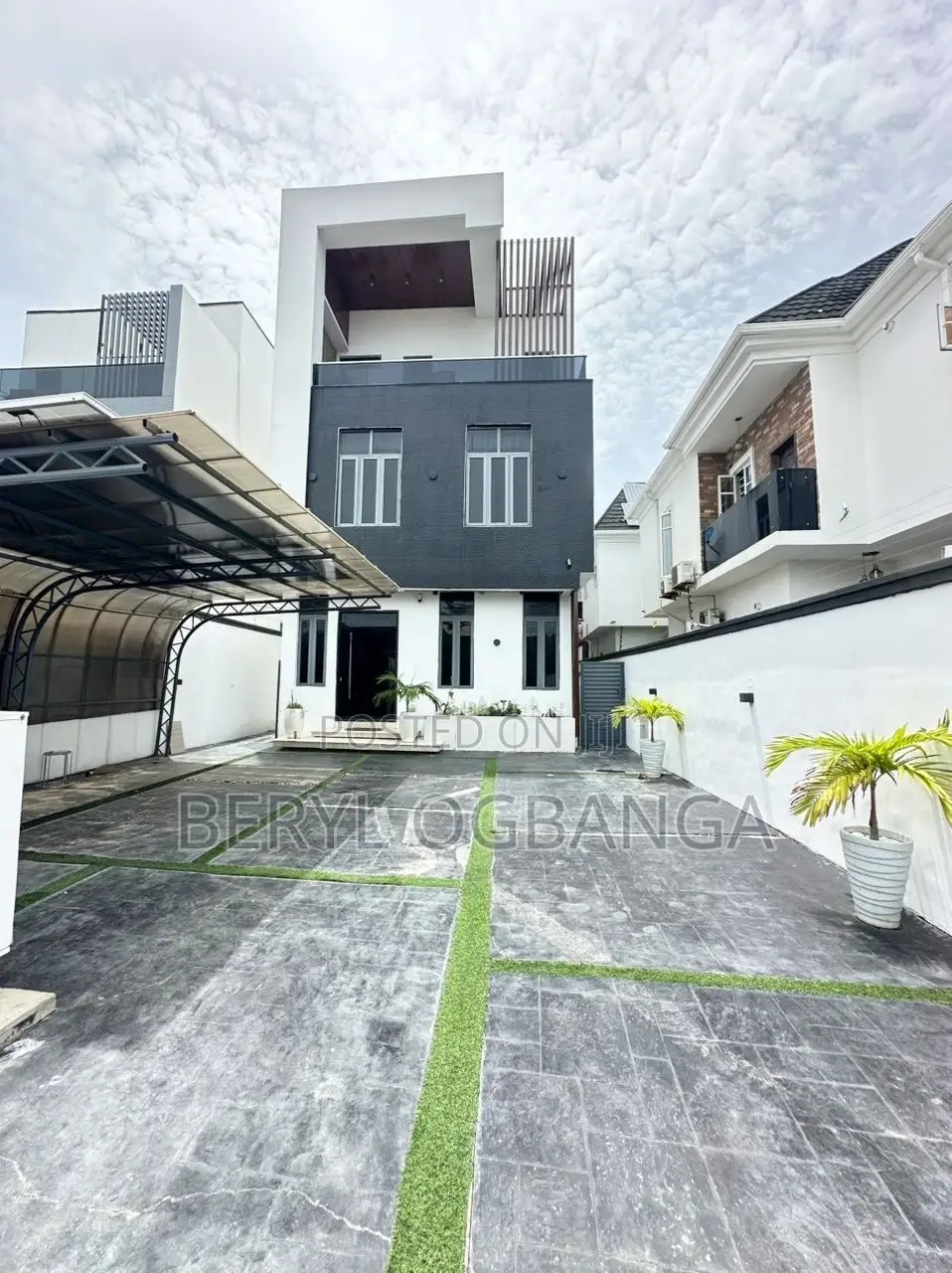 5bdrm Duplex in Idado for rent in Idado