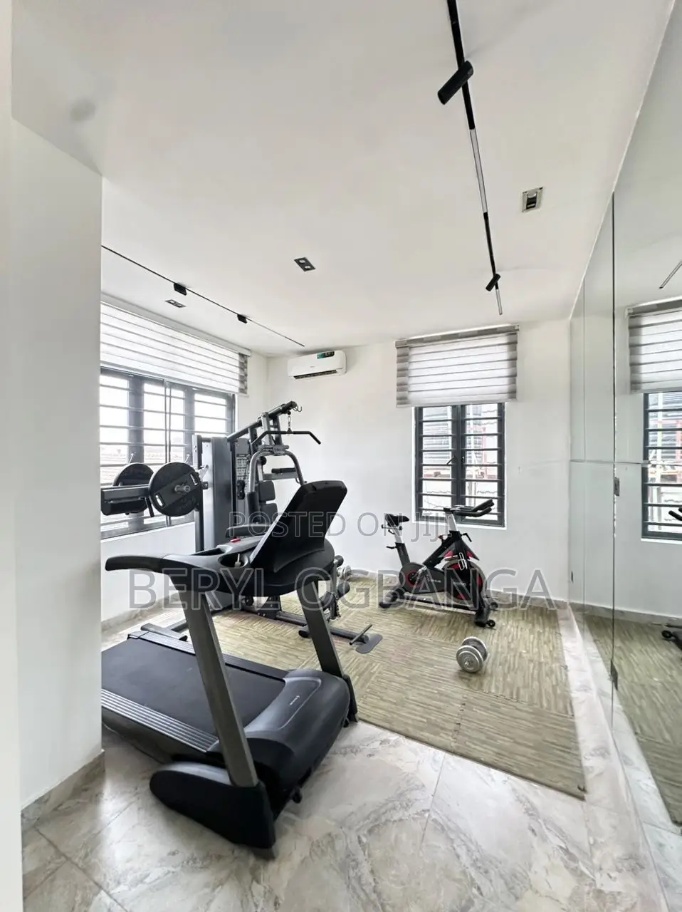 5bdrm Duplex in Idado for rent in Idado