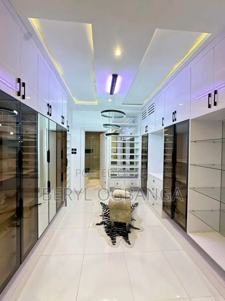 5bdrm Duplex in Idado for rent in Idado