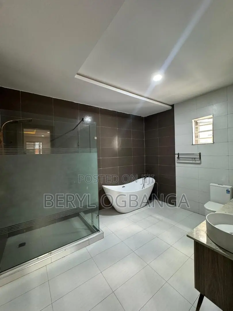 5bdrm Duplex in Ikate for rent in Ikate
