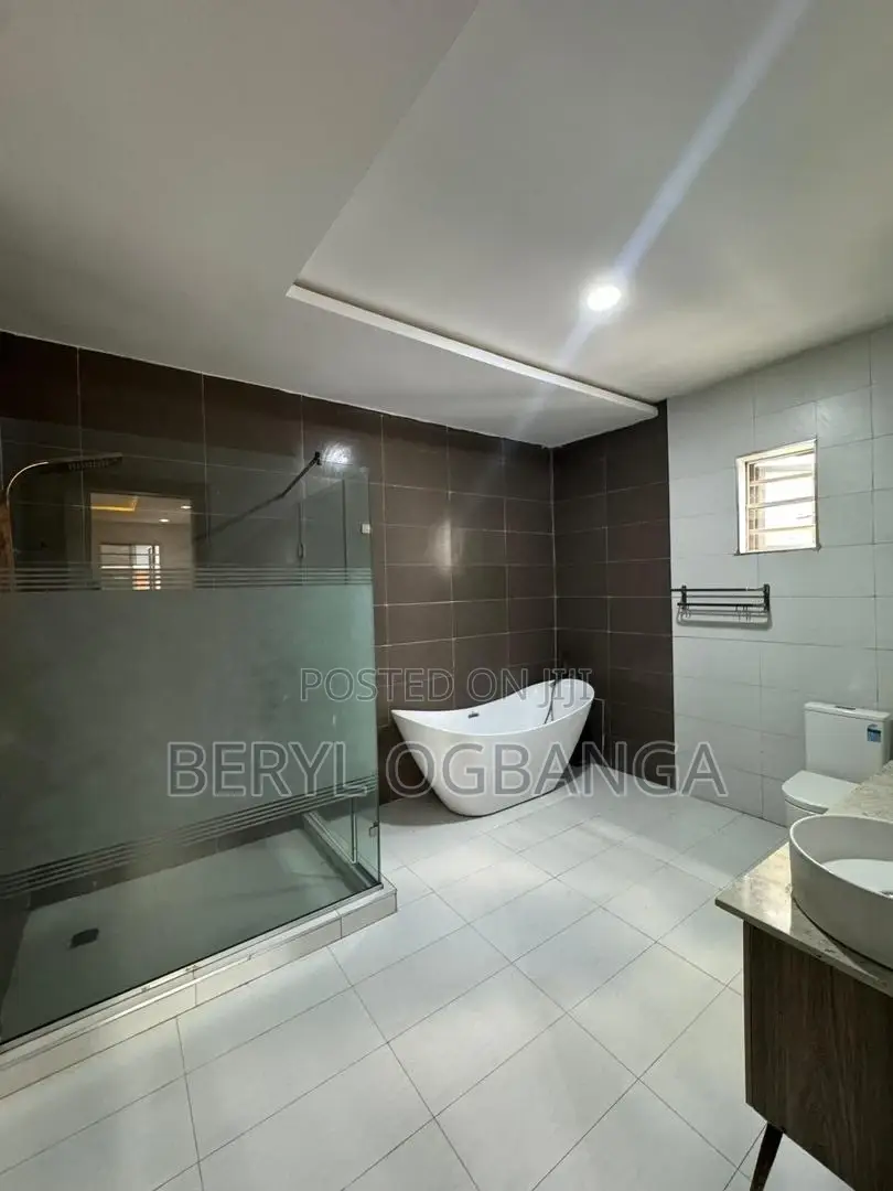 5bdrm Duplex in Ikate for rent in Ikate