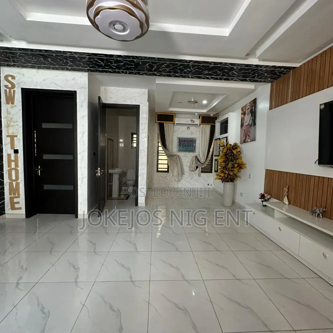 4bdrm Townhouse/Terrace in Orchid Road, Lafiaji for sale in Lafiaji