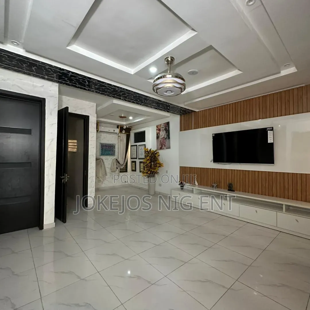 4bdrm Townhouse/Terrace in Orchid Road, Lafiaji for sale in Lafiaji