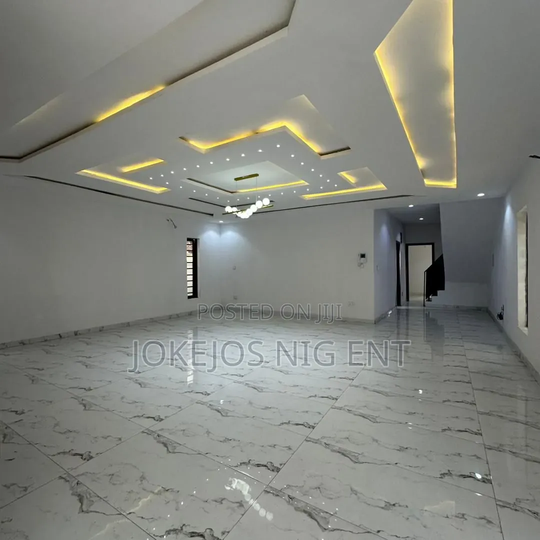 4bdrm Duplex in Ikota Gra for sale in Ikota
