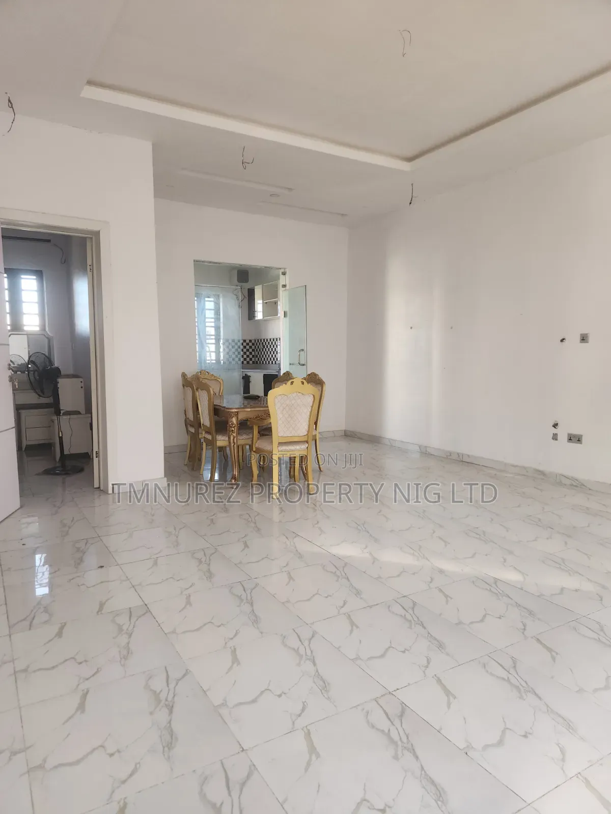 Mini Flat in Chevron for rent in Chevron