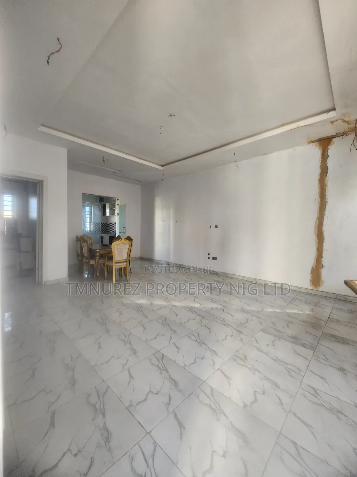 Mini Flat in Chevron for rent in Chevron