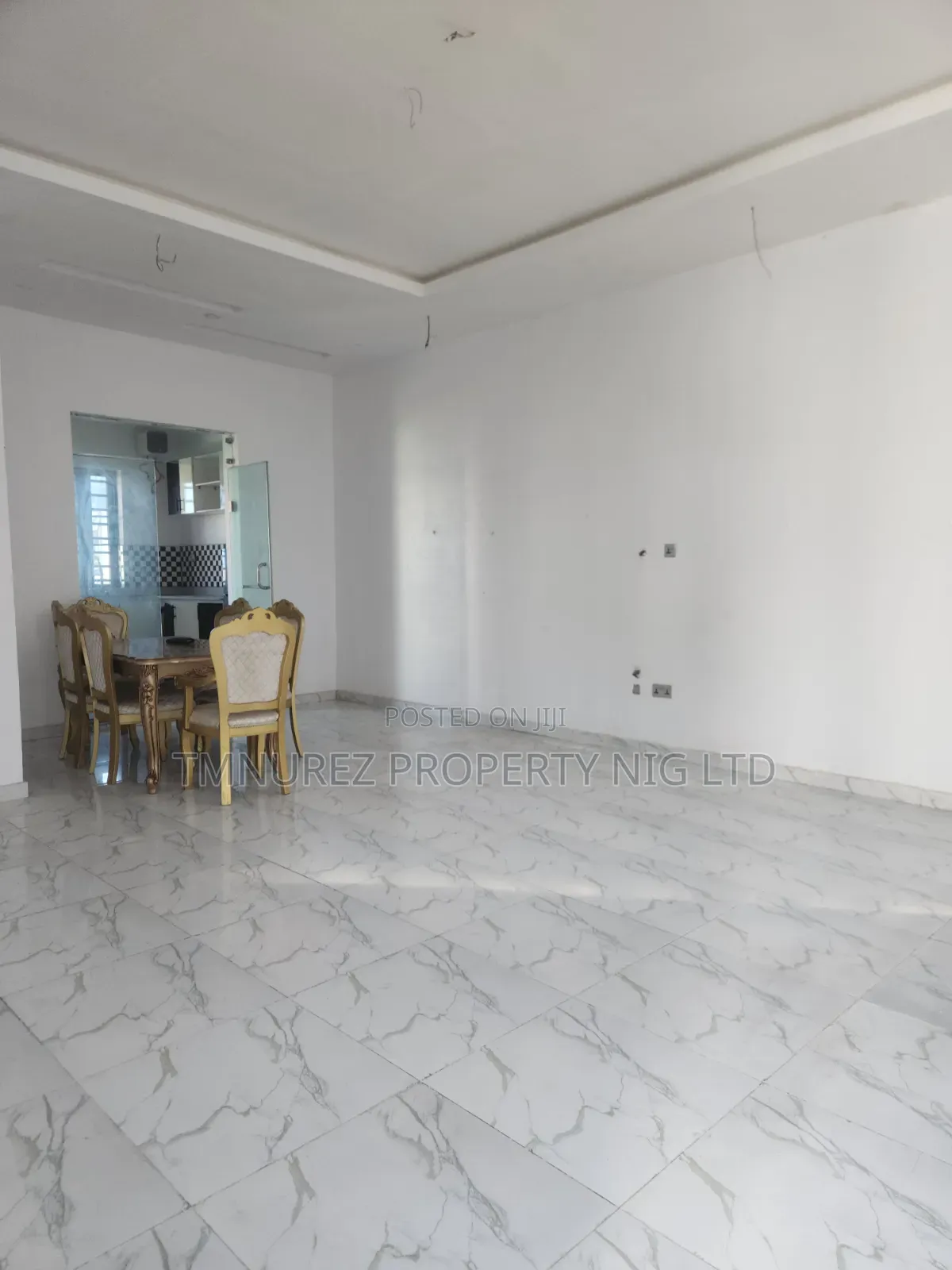 Mini Flat in Chevron for rent in Chevron