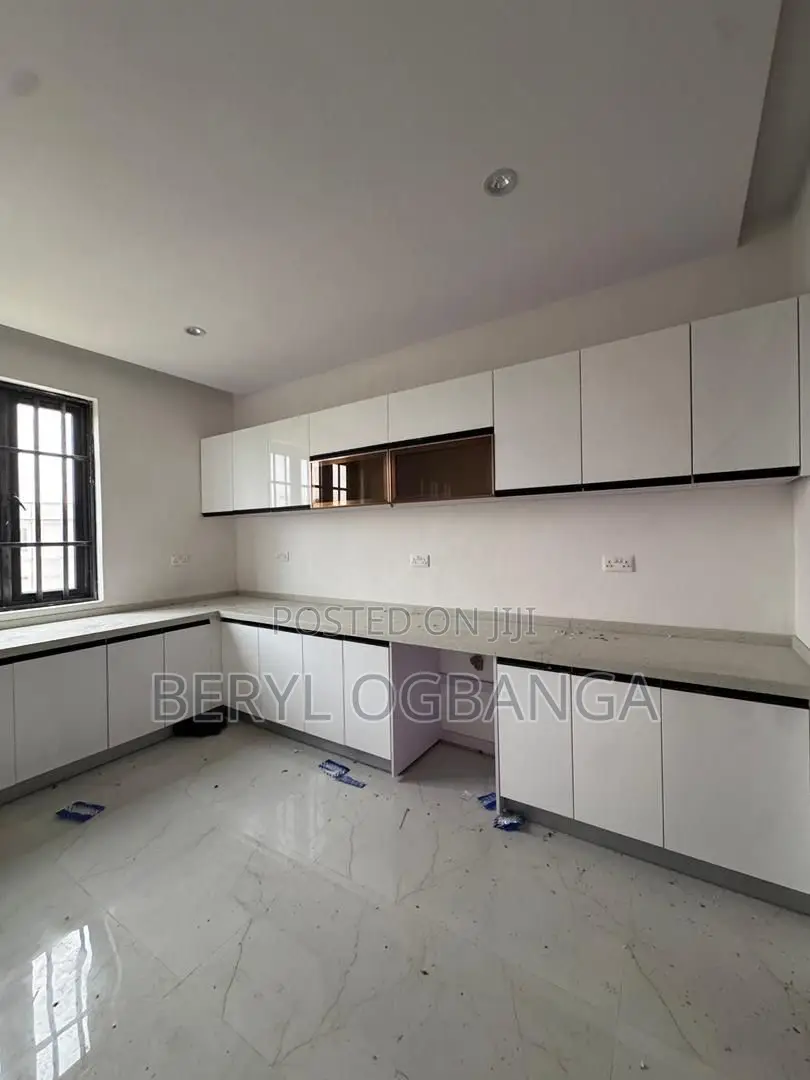 3bdrm Apartment in Ikoyi S.W for sale in Ikoyi S.W