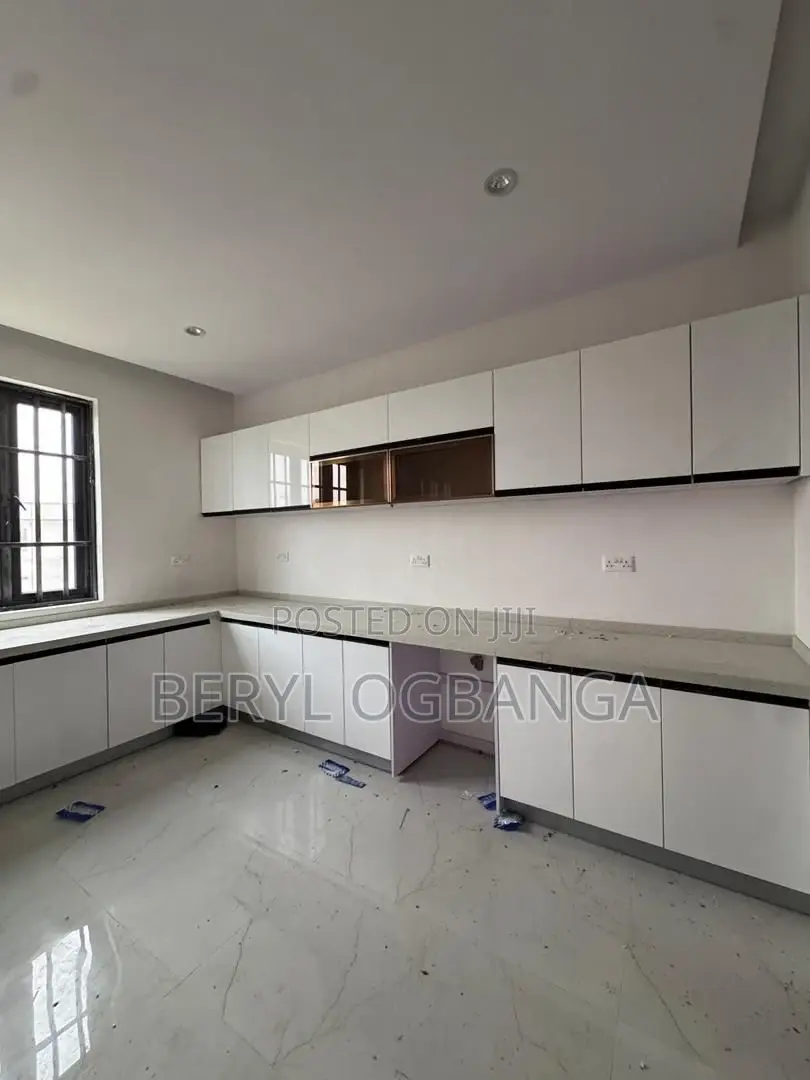 3bdrm Apartment in Ikoyi S.W for sale in Ikoyi S.W