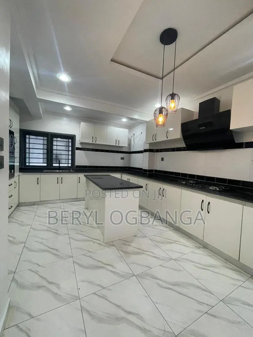 4bdrm Duplex in Ikate for sale in Ikate