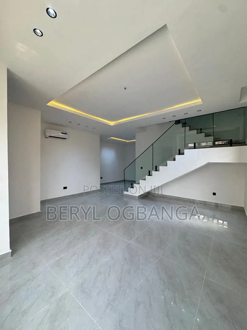 3bdrm Maisonette in Lekki Phase 1 for sale in Lekki Phase 1
