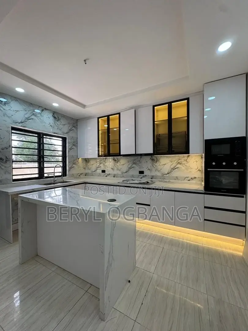 3bdrm Maisonette in Lekki Phase 1 for sale in Lekki Phase 1