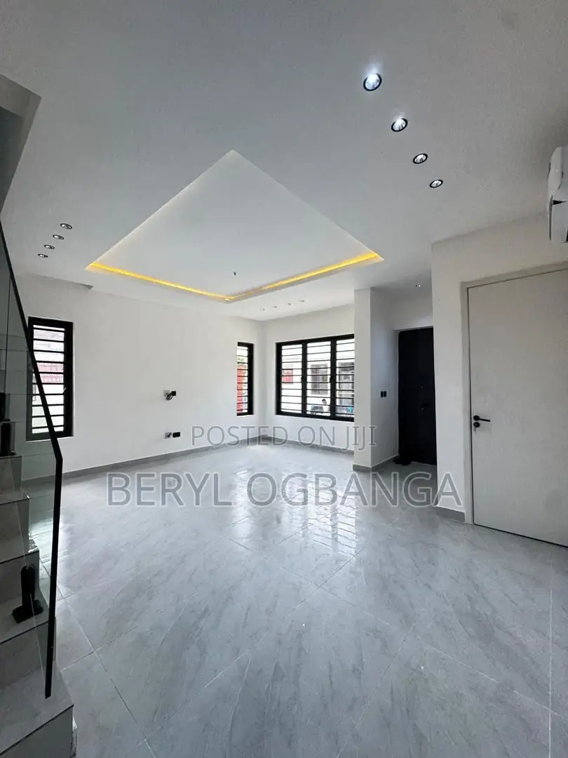 3bdrm Maisonette in Lekki Phase 1 for sale in Lekki Phase 1