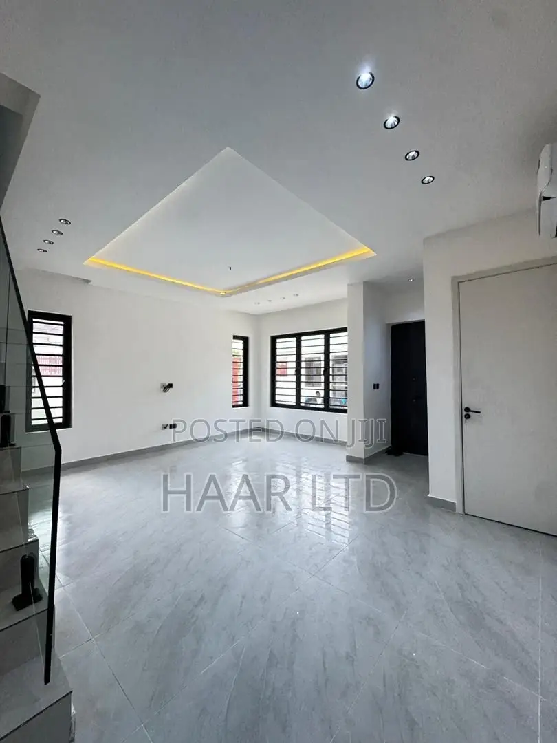 3bdrm Maisonette in Lekki Phase 1 for sale in Lekki Phase 1