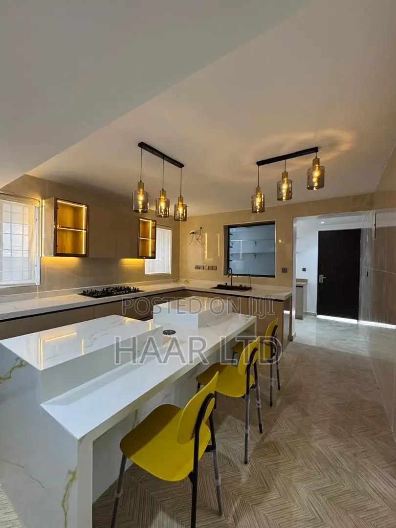 5bdrm Duplex in Lekki Phase 1 for sale in Lekki Phase 1