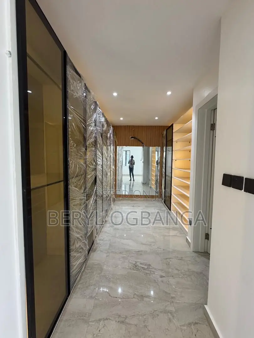 5bdrm Duplex in Lekki Phase 1 for sale in Lekki Phase 1